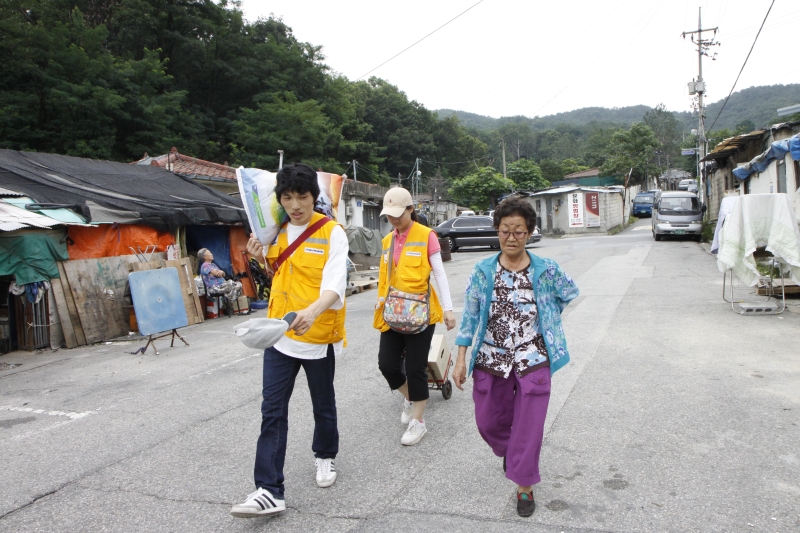2011.07.22_백사마을 봉사 (10)